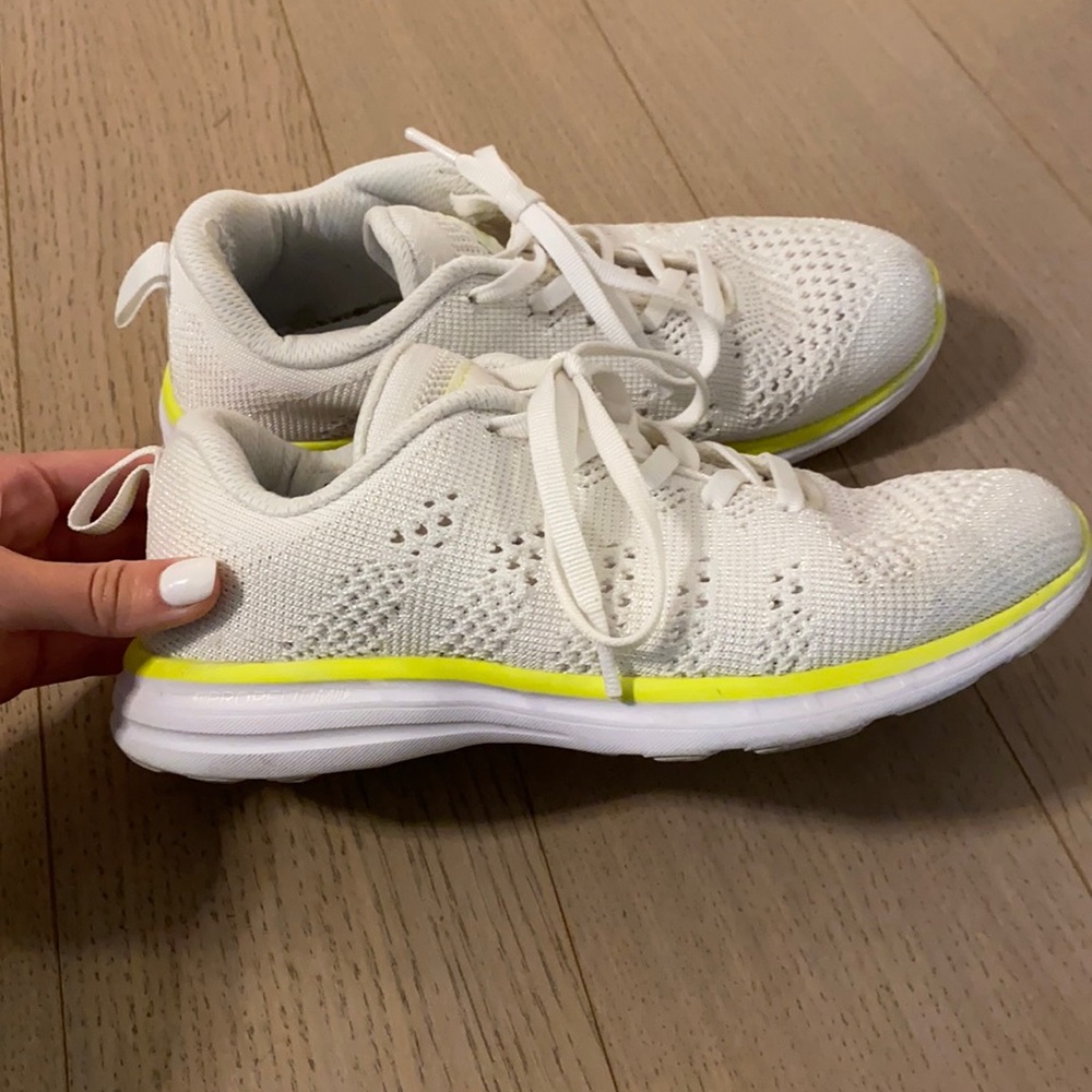 Gorgeous APL shoes sz 6